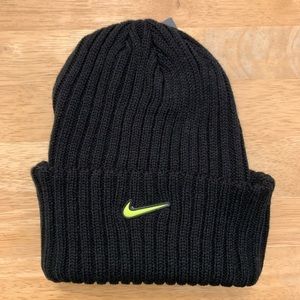 NIKE knit beanie with pocket